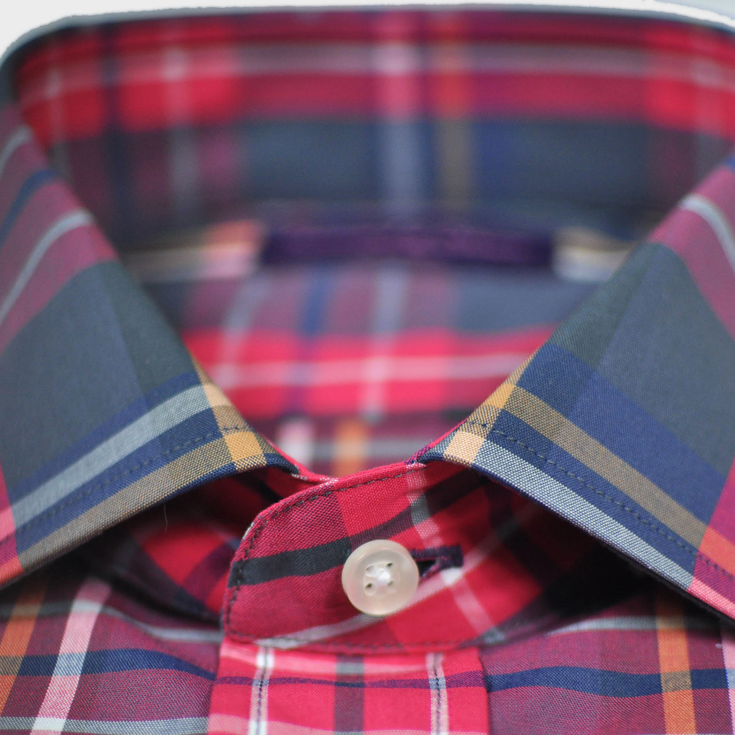 Plaid Spread Collar Sports Shirt in Red & Blue